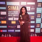 Sshivada Instagram - Thank you all for your great support.Special thanks to my #adhekangal team.A big shout out to #SarithaJayasuryaDesignStudio for De lovely saree #SIIMAAwards # Happinessoverloaded