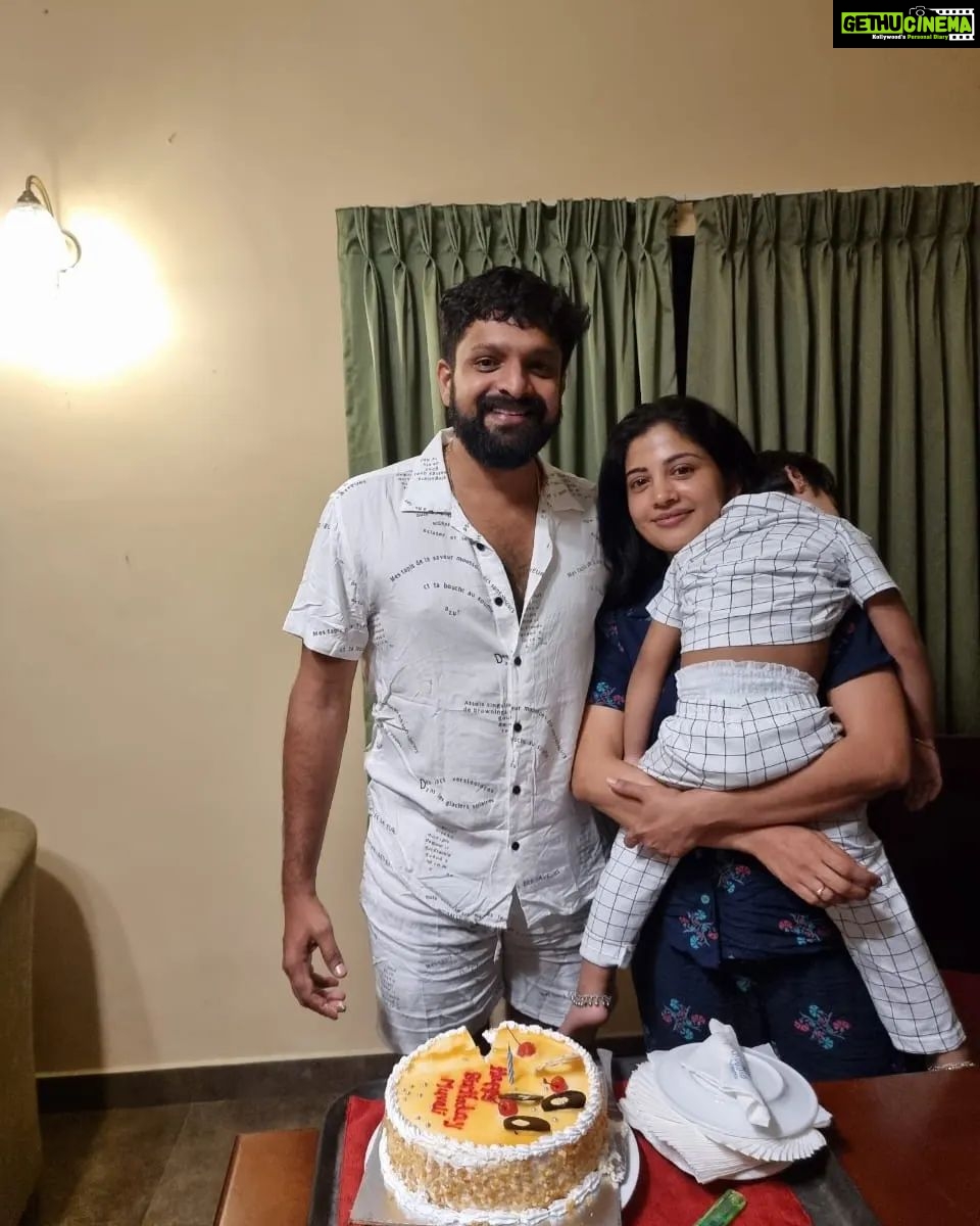 Sshivada Instagram - I know its a late post but still... Wishing you a very happy birthday dear hubby @muralikrishnan1004 . Praying that you are blessed with all that your heart desires. Just be yourself because you are simply the best. Love you ๐ฅฐ๐ and advanced Valentine's day wishes too๐๐๐ #birthday #wishes #happybirthdayhubby #family #happiness๐ #love #valentinesdaywishes