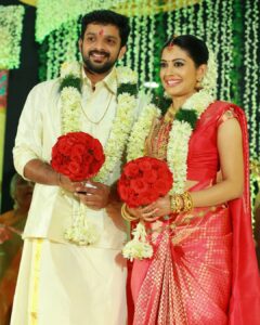 Sshivada Instagram - 16 years of knowing each other, 6 years of marriage...Life has been an absolute roller coaster ride and am loving it ❤You complete me in everyway and i admit that i couldn't ask for anything better.Let's grow old together, living, laughing, fighting and loving each other. Happy anniversary to us dear hubby @muralikrishnan1004 . Love you to the moon and back😍🥰😘 📷 @tibinaugustinephotography #anniversary #wishes #hubby #6thweddinganniversary #family #happiness💕
