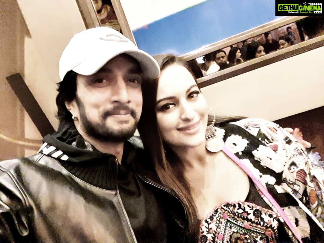 Sudeep Instagram - When the baddie Balli Singh met The pretty Rajjo ..... @aslisona #Dabangg3