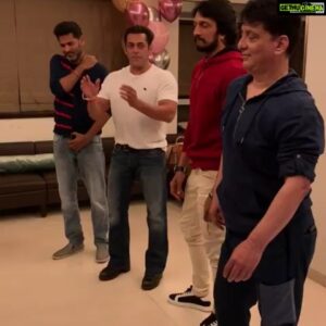 Sudeep Instagram - The master Prabhu sir himslef .... .. What a moment.