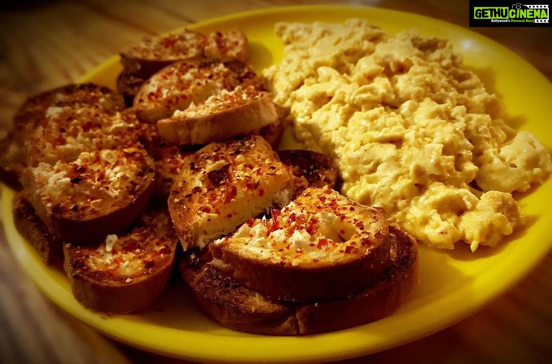 Sudeep Instagram - Crispy Garlic Butter Cheese Toast, with Juicy yum Butter Scrambled Eggs. Njoyed making this for my frnzz,,,n Njoyed more when I saw them feasting on it .