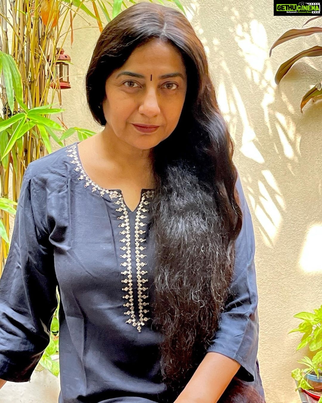 Suhasini Maniratnam Instagram - Teaching our staff naam woman Revathy framing and composing.