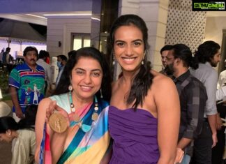 Suhasini Maniratnam Instagram - With the golden girl of olympics Sindhu. Touched an Olympic medal. She made our dreams come true. Proud of you girl.
