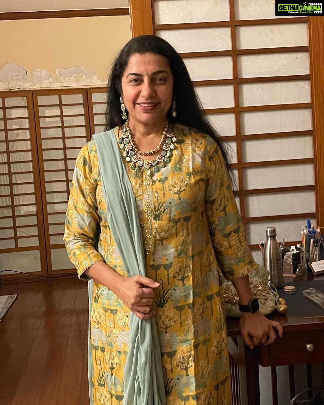 Suhasini Maniratnam Instagram - When you are dressed to go out why can’t I come too ! Says Ponni