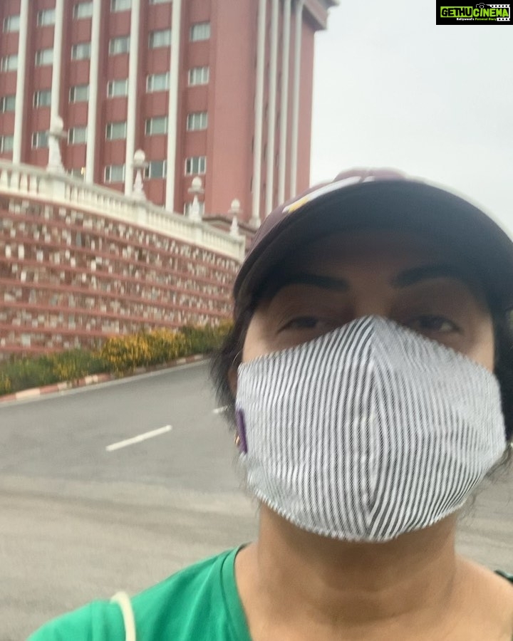 Suhasini Maniratnam Instagram - Morning walk. Love your muscles in the morning.