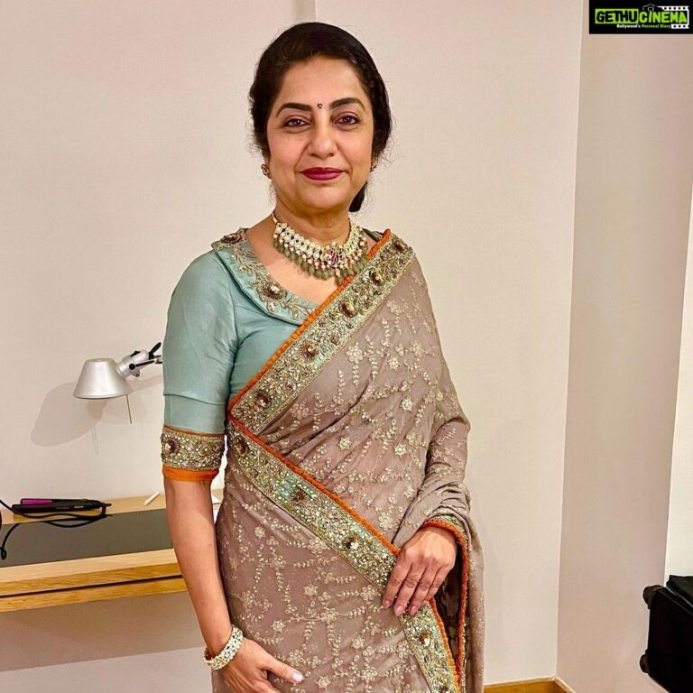 Suhasini Maniratnam Instagram - Dressed up for siima after 2 years. Lovely saree by. Designer @rehanabasheerofficial styling: @aishazwan @aram_offl jewellery: @theamethyststore