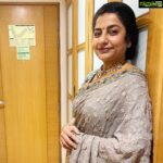 Suhasini Maniratnam Instagram – Dressed up for siima after 2 years.  Lovely saree by. Designer @rehanabasheerofficial 
styling: @aishazwan  @aram_offl
jewellery: @theamethyststore
