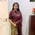 Suhasini Maniratnam Instagram - Cotton saree galore. Happy to get back to work. Light camera dialogues and struggle 😜😜😜
