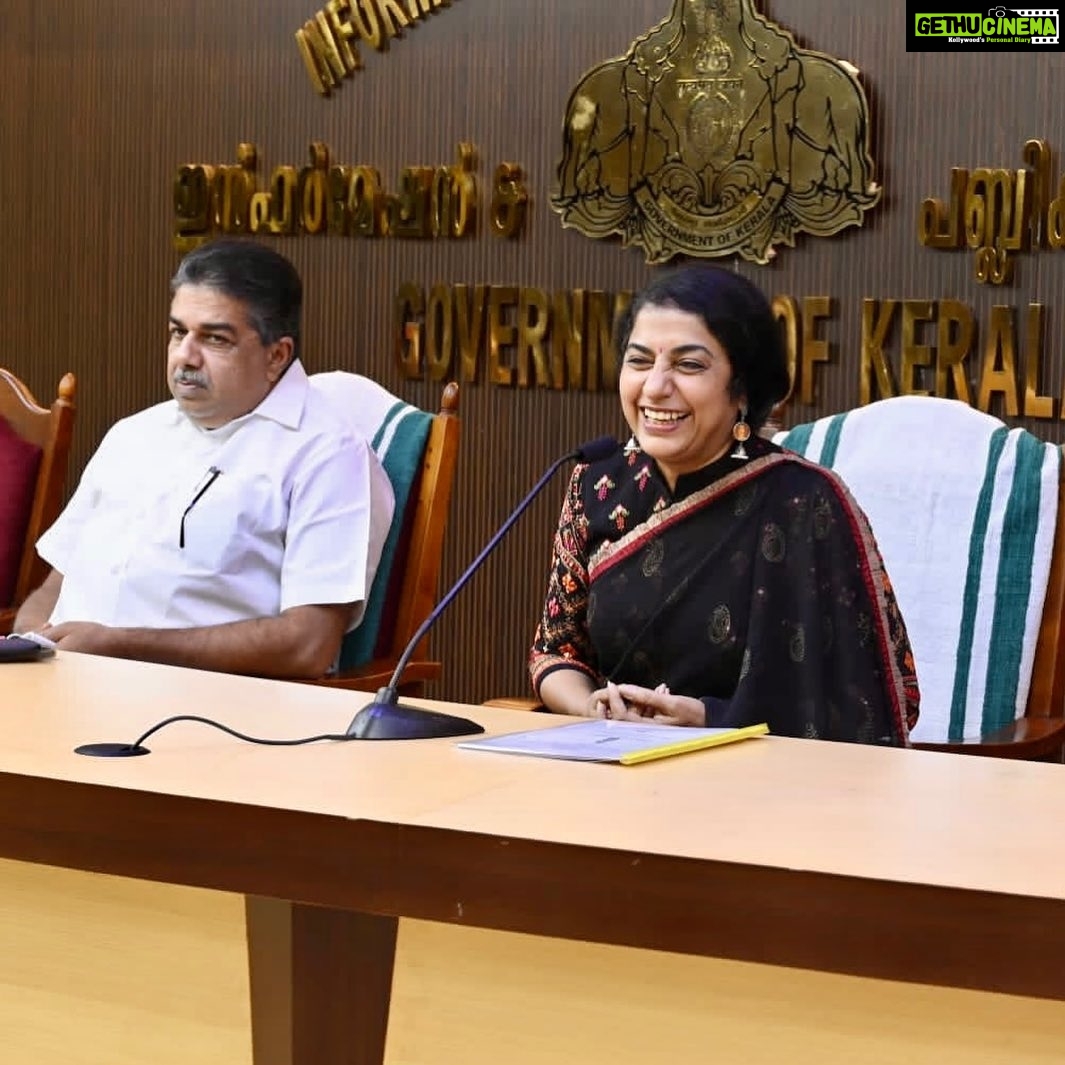 Suhasini Maniratnam Instagram - Jury head for Kerala state film awards. It was a privilege and a learning experience. Thanks Bina paul director Kamal for the opportunity. Congrats to winners. Well deserved pool of talents