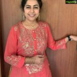 Suhasini Maniratnam Instagram - Ready for my shoot. But who stops me at the door. Our Shelley. She wants to be part of the shoot. Can not baby.
