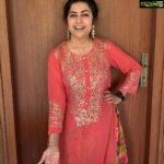 Suhasini Maniratnam Instagram - Ready for my shoot. But who stops me at the door. Our Shelley. She wants to be part of the shoot. Can not baby.