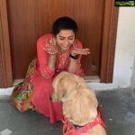 Suhasini Maniratnam Instagram - Ready for my shoot. But who stops me at the door. Our Shelley. She wants to be part of the shoot. Can not baby.