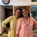 Suhasini Maniratnam Instagram - Suhasini and suma dhura Bashini. Sisters wearing same same kurta Serendipity. Those days amma bought 10 meters of same cloth and made 2 frocks for us and one paavaadai for Akka Nandhini... this sweet coincidence brought those memories ❤️❤️❤️❤️❤️my sisters my pillars. Love to bash and Nan