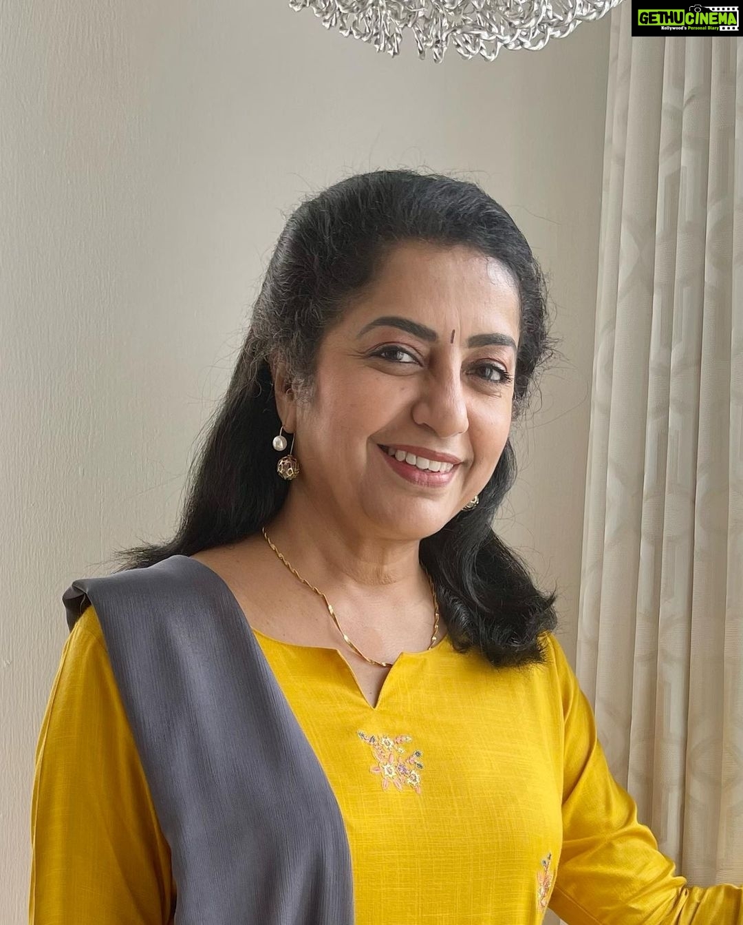 Suhasini Maniratnam Instagram - Every one seem to like my short hair look. May be a cue for me to cut my boring long hair ????