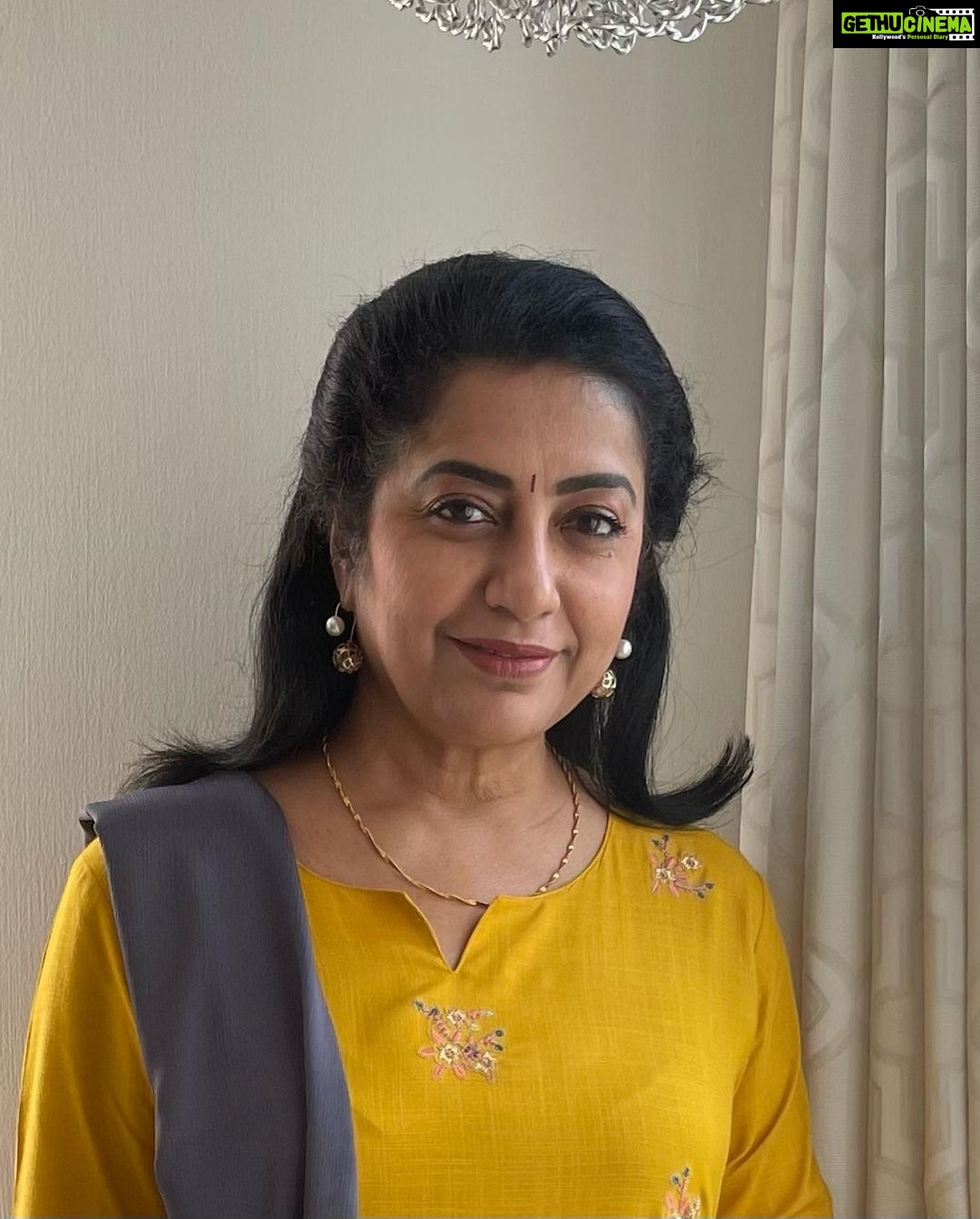 Suhasini Maniratnam Instagram - Every one seem to like my short hair look. May be a cue for me to cut my boring long hair ????