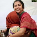 Suhasini Maniratnam Instagram - Our NAAM woman Shanthi. Her husband poured acid in her face 25 years ago also on their 3 year old child Gayathri. Meeting her for NAAM foundations 10 Th anniversary. She has to cover her face because of one evil person and his anger
