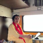 Suhasini Maniratnam Instagram – Un expected journey.  Just like life.  900 kms by train.  Who ever thought that this 50 rs idly vada sold at jolarpet junction will be so delicious.  Jai Tamil Nadu.  Jai indian railways.