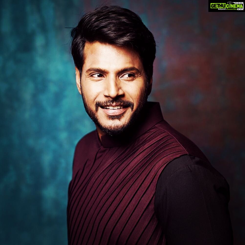 Sundeep Kishan Instagram - For @teach_for_change powered by @livlifehospitals Outfit: @varunchakkilam Makeup: @officialSandysartistry Hair: Team Manea Jewellery: @hiyajewellers Footwear: @chinar_by_alisha Styled by @officialanahita Photo: @shreyansdungarwal Decor: @minttusarna Luxury partner: @parkhyatthyderabad #PegaTeachForChange #teachforchange