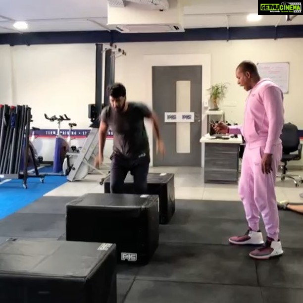 Sundeep Kishan Instagram - When you know you are going to get killed... Make sure you take the bullet FaceFirst... Stud Training with @toughtaskmaster ... @f45_training_gachibowli #hyderabad F45 Training Gachibowli