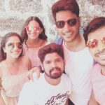 Sundeep Kishan Instagram - Reposting a click from the sets of #MansukuNachindi :) @amyradastur93 @iampunarnavibhupalam @priyadarshi @abhay :) #goa #feb16th