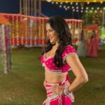 Sunny Leone Instagram – Have you seen #SharamLihaaj yet? Catch it on @zeemusiccompany YT Channel now or click on the link in my story!
.
.
 #ZeeMusicOriginals @sunnyleone @sakshi_holkar @sonalpradhanofficial @kumaarofficial @vishnudevaofficial @anuragbedii