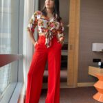 Sunny Leone Instagram – Love this top! 

Shirt by @debusbydebashis pants by @bcbgmaxazria styled by @hitendrakapopara Assisted by @sameerkatariya92 @tanyakalraaa