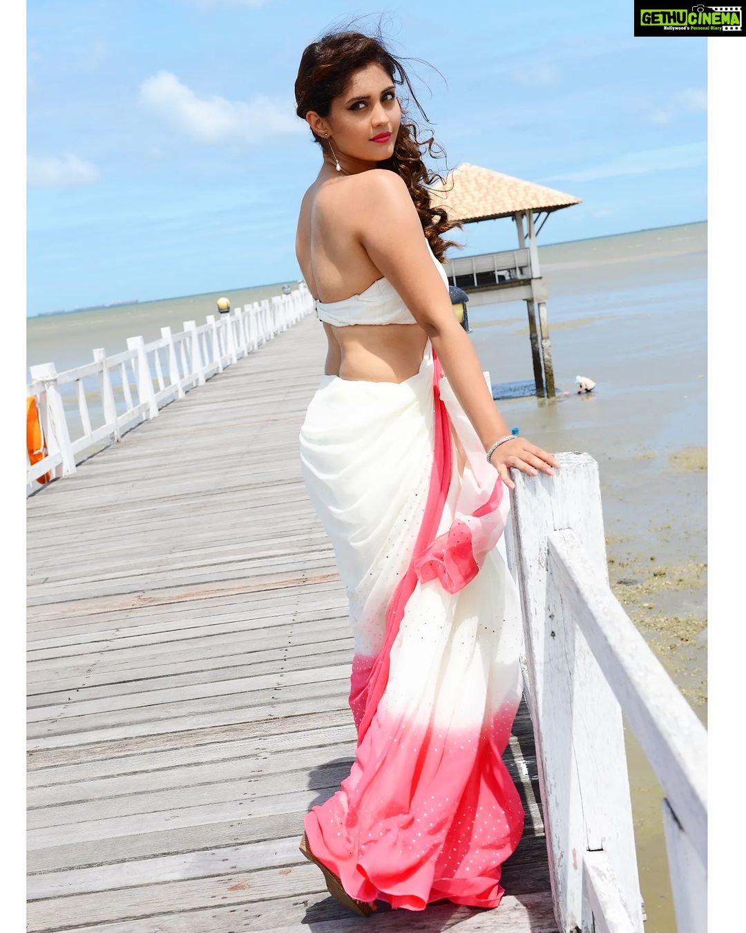 Surabhi - 69.7K Likes - #tbt 💖One of my favourite looks
Styled by @ashwin_ash1 💖
#sareelove❤️