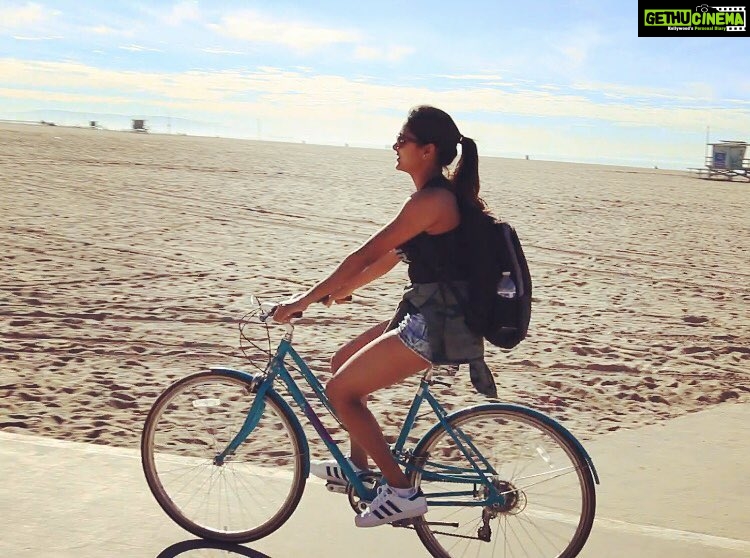 Sushma Raj Instagram - #bikelife ✌🏻 Venice Beach Boardwalk