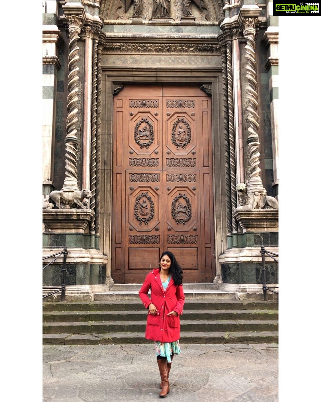 Sushma Raj Instagram - Unscathed times! Early 2020! #florence #italy Florence, Italy