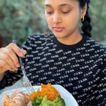 Sushma Raj Instagram - Salmon anytime! . Salmon, mashed sweet potatoes and broccoli for lunch today! Here is how I prepared it in < 25 min. I eat this at least 3 times a week. Healthy and fast! 1. Boiled sweet potato and mashed it by adding butter, garlic powder, cayenne pepper and salt. 2. Baked Atlantic salmon and broccoli for 20 min on 450 pre-heated! 3. Topped with my fav yogurt mixed with mayo and spicy ranch. #salmon #mashedpotatoes #healthy #healthyrecipes #lunch