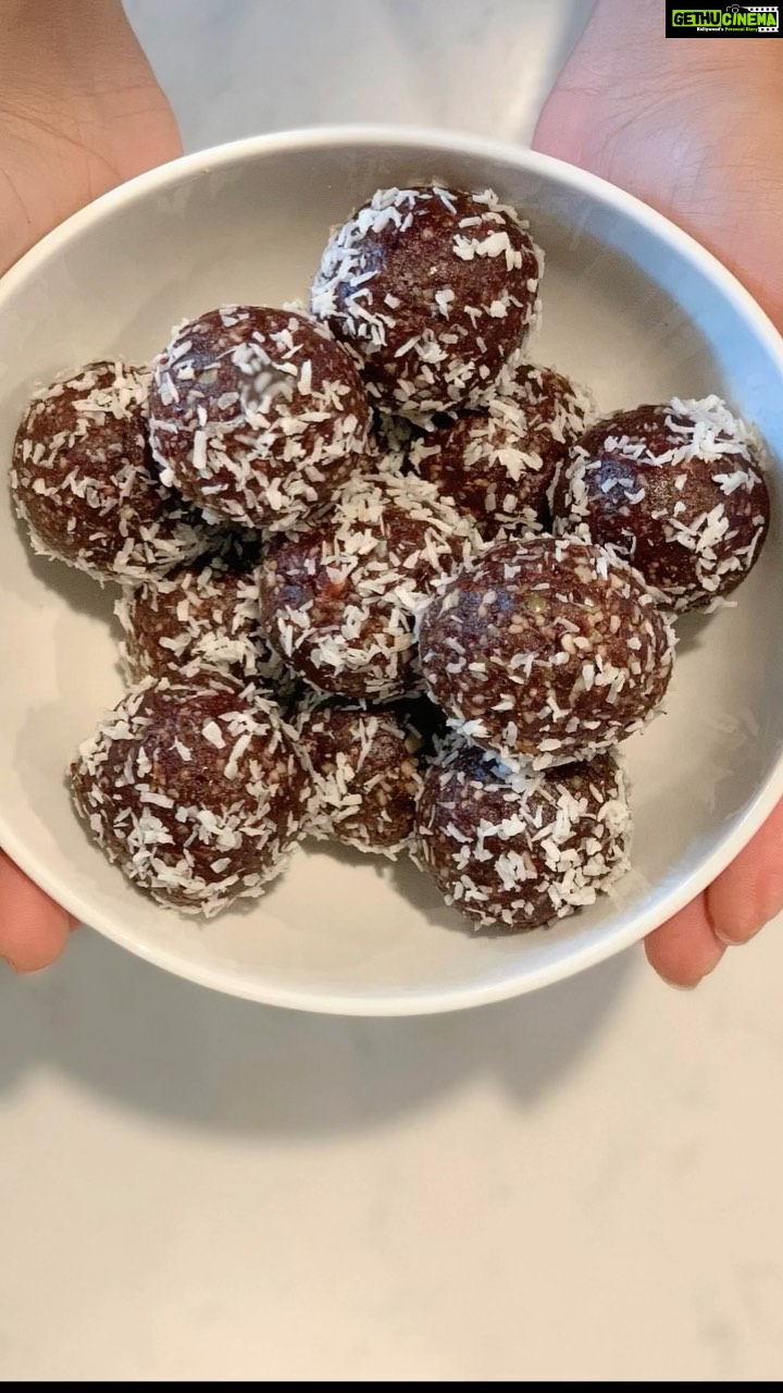 Sushma Raj Instagram - INGREDIENTS= almonds , walnuts , pumpkin seeds, medjool dates , cacao powder, almond butter and coconut oil.