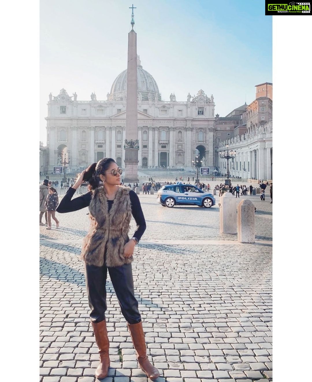 Sushma Raj Instagram - St. Peter’s Square Piazza San Pietro - Vaticano, Roma, Italia