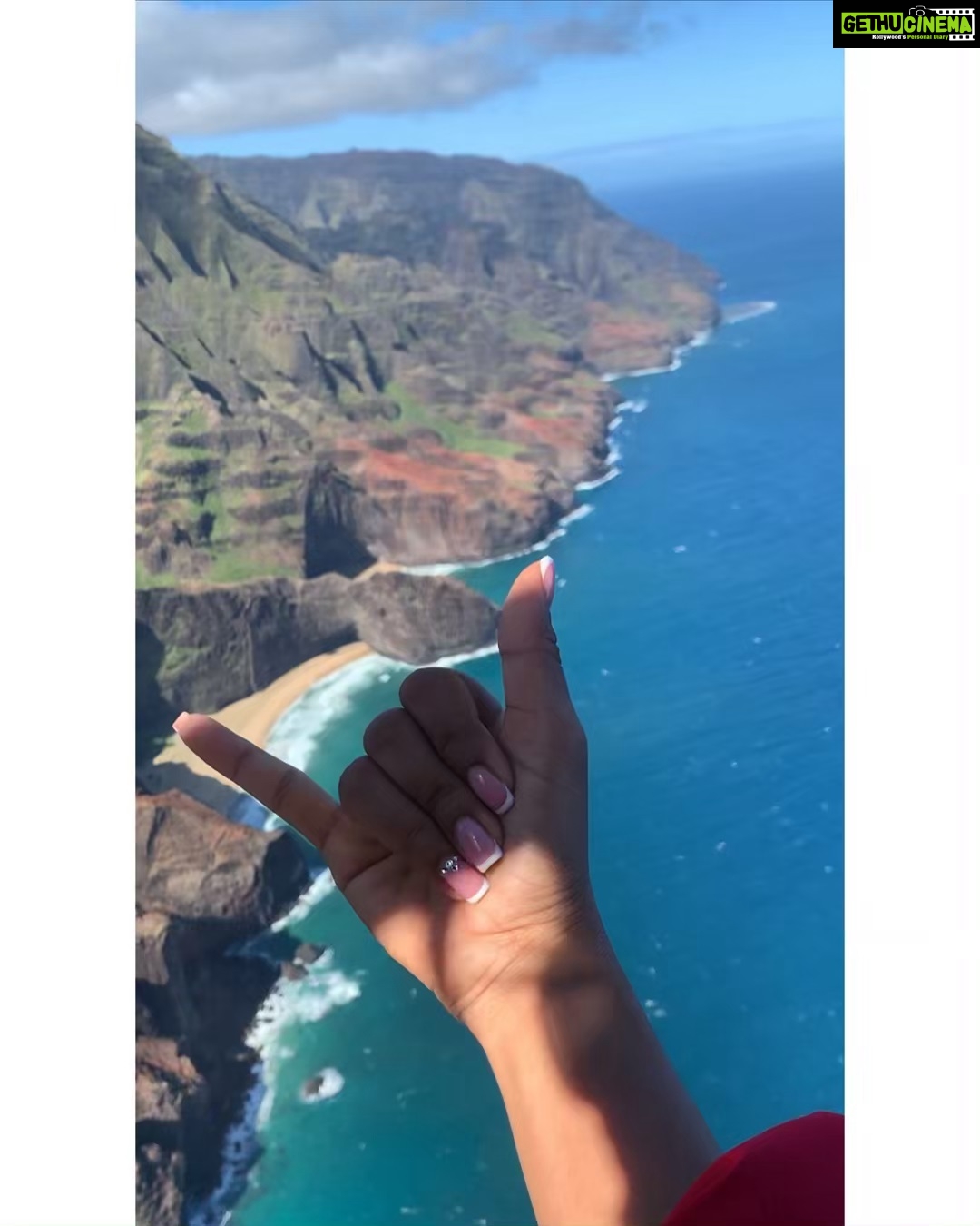 Sushma Raj Instagram - 🤙🏻 #aloha Jack Harter Helicopters