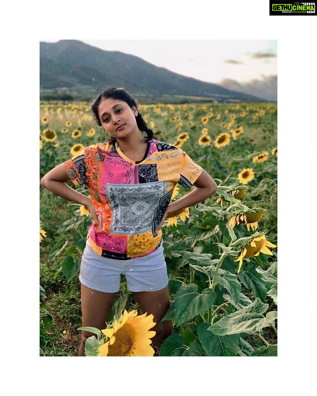 Sushma Raj Instagram - 🌻Sunshine on a cloudy day! 🌻 Hawaii