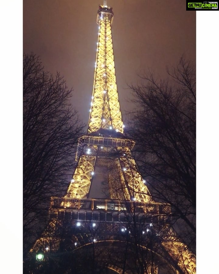 Sushma Raj Instagram - #eiffeltower #paris #art #sparkle 💘 1063 ft!!