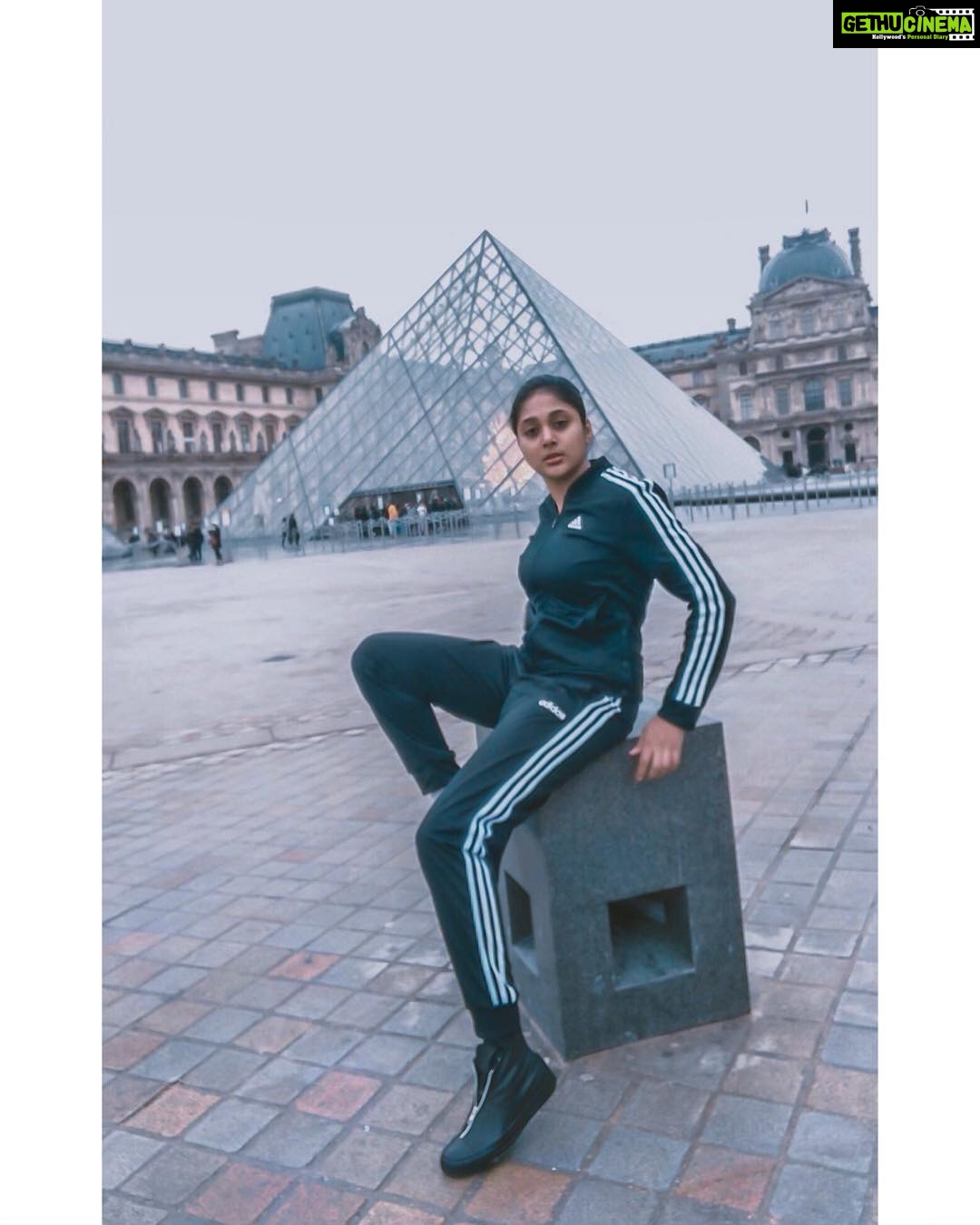 Sushma Raj Instagram - 1793 - Louvre Museum (French: Musée du Louvre) is the world's largest art museum and a historic monument in Paris, France. #louvre #louvremuseum #paris