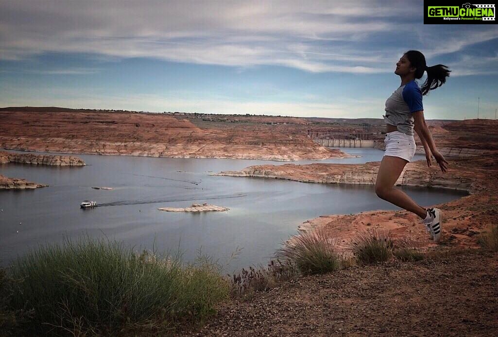 Sushma Raj Instagram - ✌🏻The earth has music for those who listen - Shakespeare Lake Powell