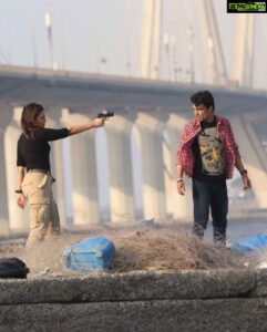 Swara Bhaskar Instagram - During ‘action’ : playing the tough cop in #Flesh on @erosnow @mzaalo Moment @dontpanic79 yells ‘cut’ : the giggles are back! 😬🤓💁🏾‍♀️😂 @mamtaanand10_10 @ridhimalulla #golinahichali #bts #webseries #throwback #onshoot #workingstills