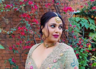 Swara Bhaskar Instagram - The show however, must go on.. (Monday, 21st February 2022) Click: @prifreebee Wearing: @frontierbazarr Home