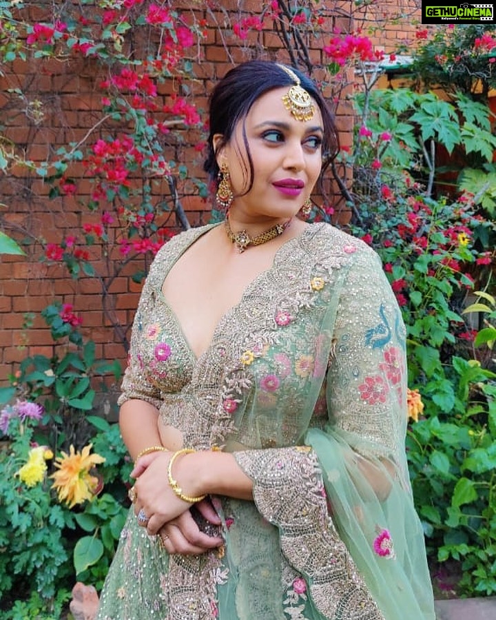 Swara Bhaskar Instagram - The show however, must go on.. (Monday, 21st February 2022) Click: @prifreebee Wearing: @frontierbazarr Home