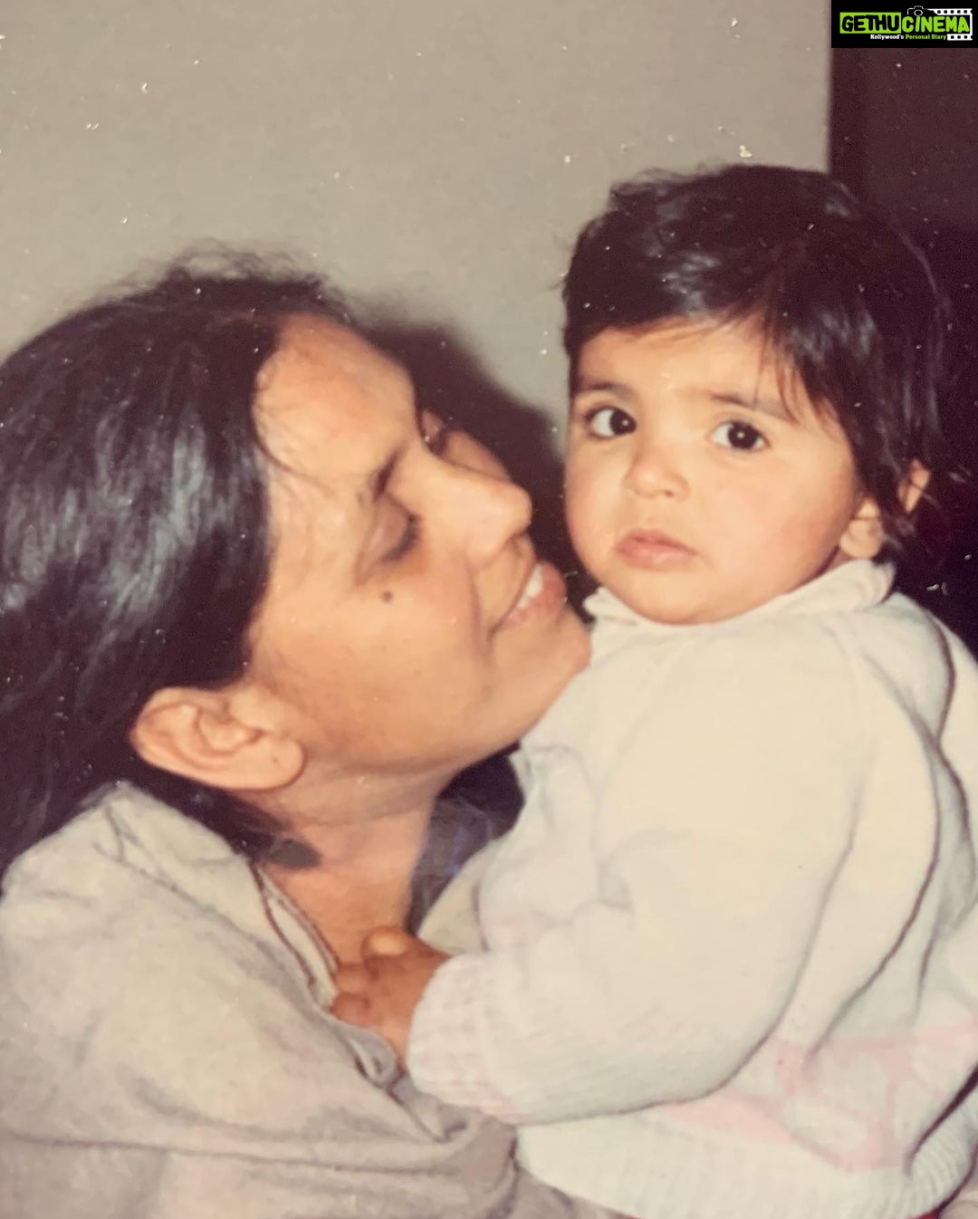 Swara Bhaskar Instagram - Happy happy birthday to my sister & the keeper of every family story, secret and gossip ever told ππ€π @theriggedveda @shastriveda have a great day and wonderful year and donβt spill any secrets! πππ€π€ππ