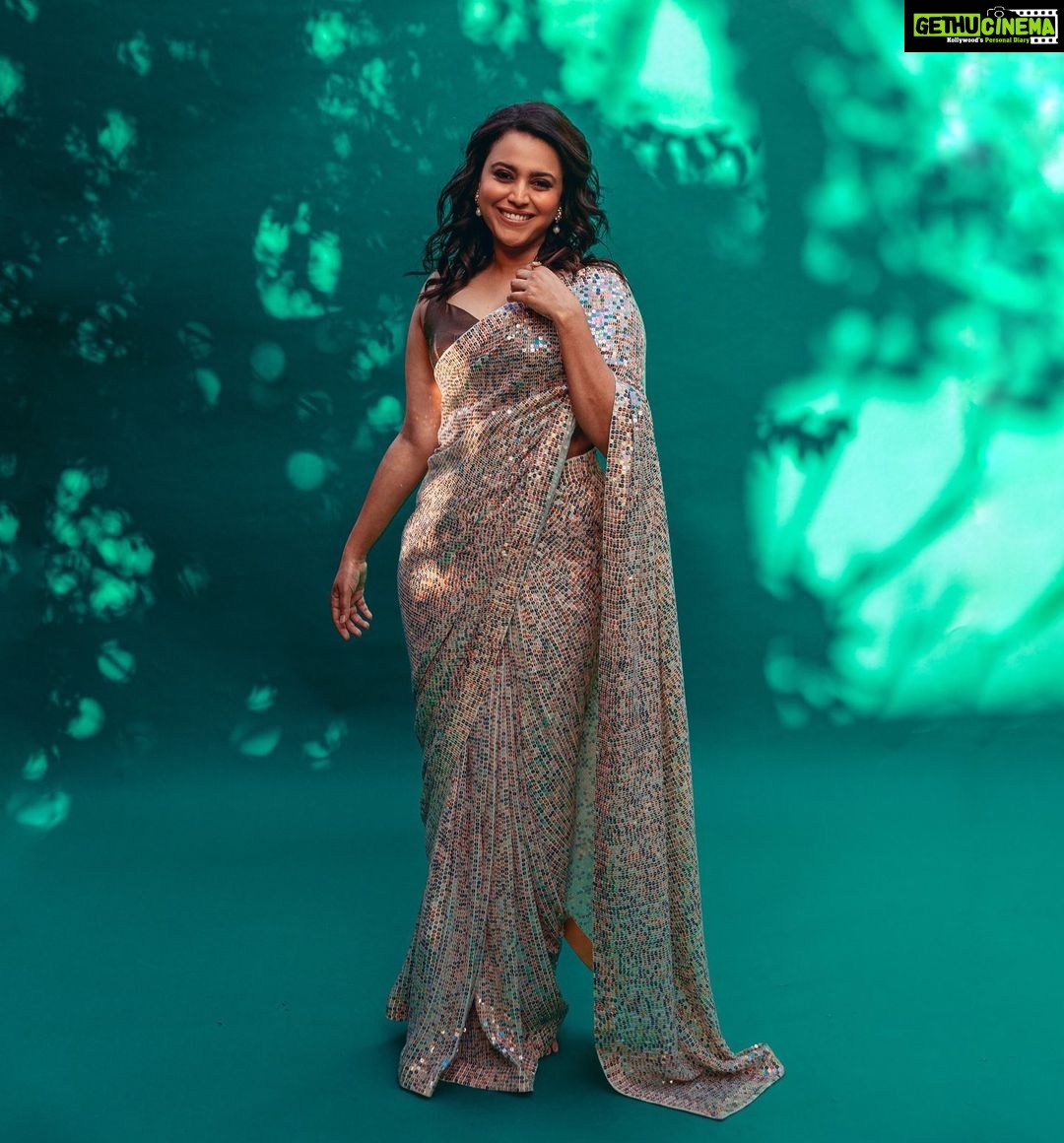 Swara Bhaskar Instagram - I’m feeling like Scarlett O'Hara this spring thanks to @manishmalhotra05 @manishmalhotraworld ✨🤗 Outfit & Earrings: @manishmalhotra05 Make up : @makeupbypoojagosain Hair: @lawangtamang95 @anukaushikstudio Styled by: @prifreebee Pics: @lensthing