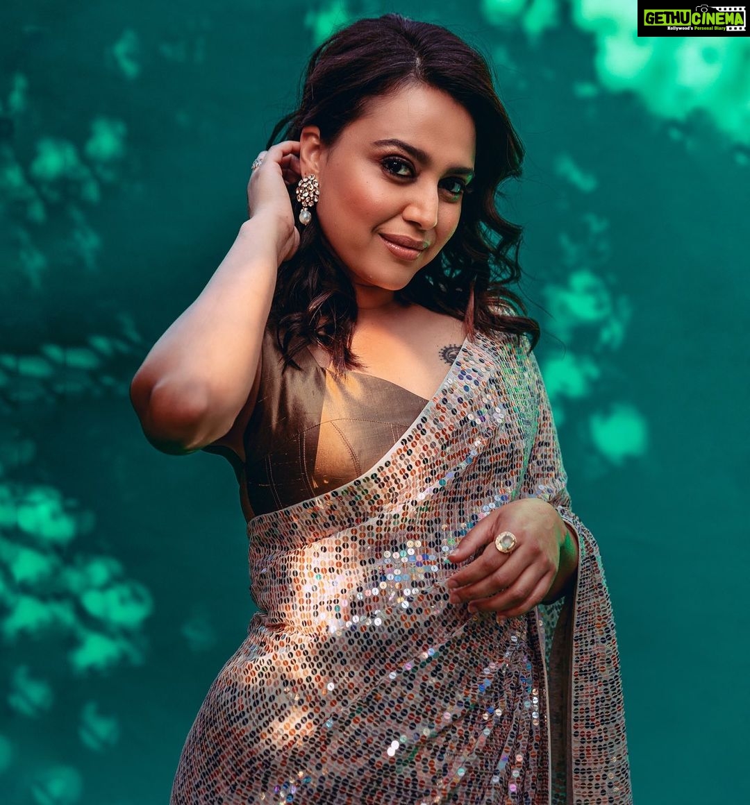 Swara Bhaskar Instagram - I’m feeling like Scarlett O'Hara this spring thanks to @manishmalhotra05 @manishmalhotraworld ✨🤗 Outfit & Earrings: @manishmalhotra05 Make up : @makeupbypoojagosain Hair: @lawangtamang95 @anukaushikstudio Styled by: @prifreebee Pics: @lensthing