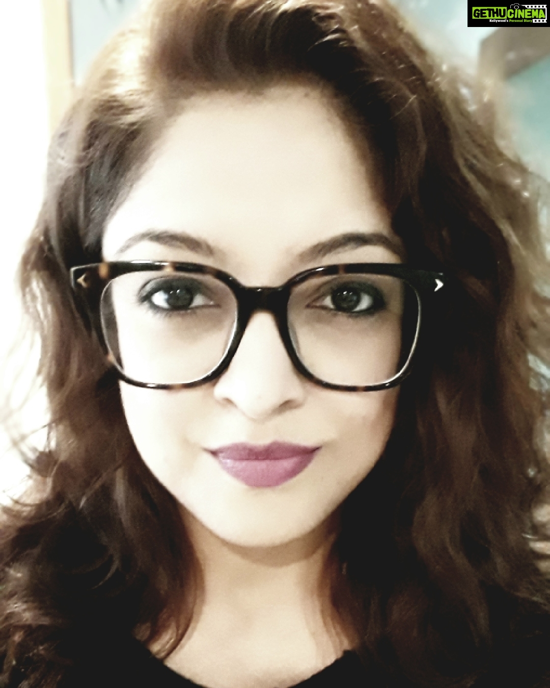 Tanushree Dutta Instagram - Eid Mubarak friends! I fasted a few days intermittently this Ramazan and felt amazing physical & spiritual benefits. Those of you who wonder what I've been upto (apart from raising an adorable kitten and being a de-facto lockdown mummy).. Well, loads actually...reading, yoga, meditation, health, fitness, & mentally & emotionally prepping for a few projects that I've taken up. As I wait for shoots to begin and things moving forward, I'm easing myself into the work mode again. Also exploring some new opportunities & frontiers of work that I've been wanting to try out for a while. All in all this year will be a great revival for me personally & professionally. Next year I'm going to level up & expand from the base I set this year. Spiritually too it's a time of reaping for me..I have put in 12 years of intense spiritual sadhana, travelled & learnt a whole bunch and basically been a super focussed vagabond seeker of all things spiritual, mystical & esoteric. So it's high time the matter & material universe start to succumb to my will 🤣🤣🤣 Anyways..Take care n God Bless you all!