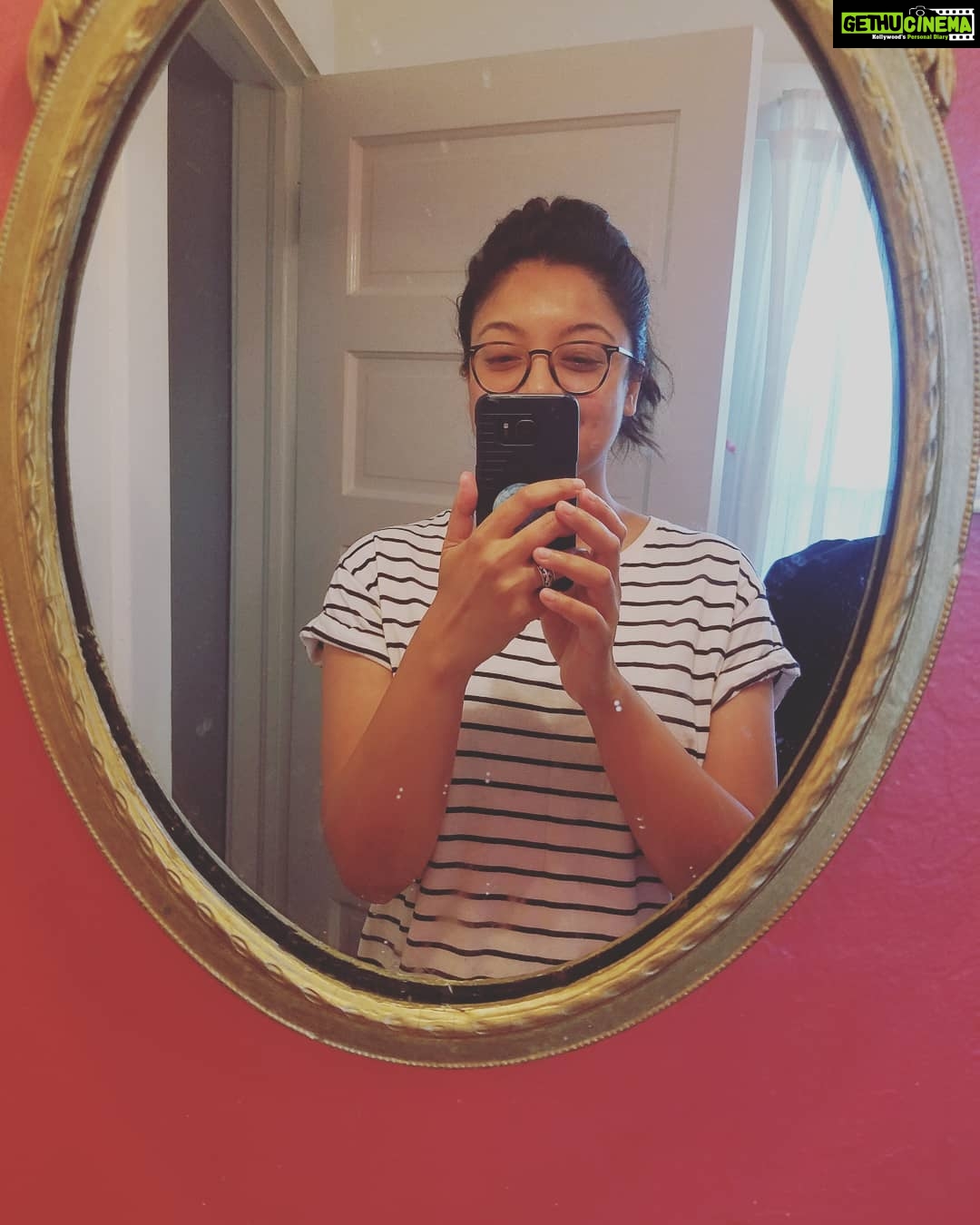 Tanushree Dutta Instagram - Mirror mirror on the wall...just bored in the house!! Lost two pounds over the last week. Ordered some coconut milk to make hearty soups. My low calorie diet continues...Going for an evening walk now...life same same....just pure boredom is settling in so now what to do??..Next meditation workshop is in about 3 weeks from now.Maybe I should start that youtube channel everyone is telling me to🤔🤔🤔..BG reading tonight folks! #spirituality101