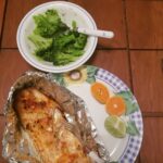 Tanushree Dutta Instagram - So..I cooked the salmon fillet today! Broiled it with a dollop of butter, seasoned with garlic, lemon juice, salt, pepper and a pinch of paprika. Lastly, as a final touch squeezed a half of a tangerine over it before digging my fork right in.Side dish: steamed brocolli!! #heaven #yummy