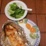 Tanushree Dutta Instagram - So..I cooked the salmon fillet today! Broiled it with a dollop of butter, seasoned with garlic, lemon juice, salt, pepper and a pinch of paprika. Lastly, as a final touch squeezed a half of a tangerine over it before digging my fork right in.Side dish: steamed brocolli!! #heaven #yummy
