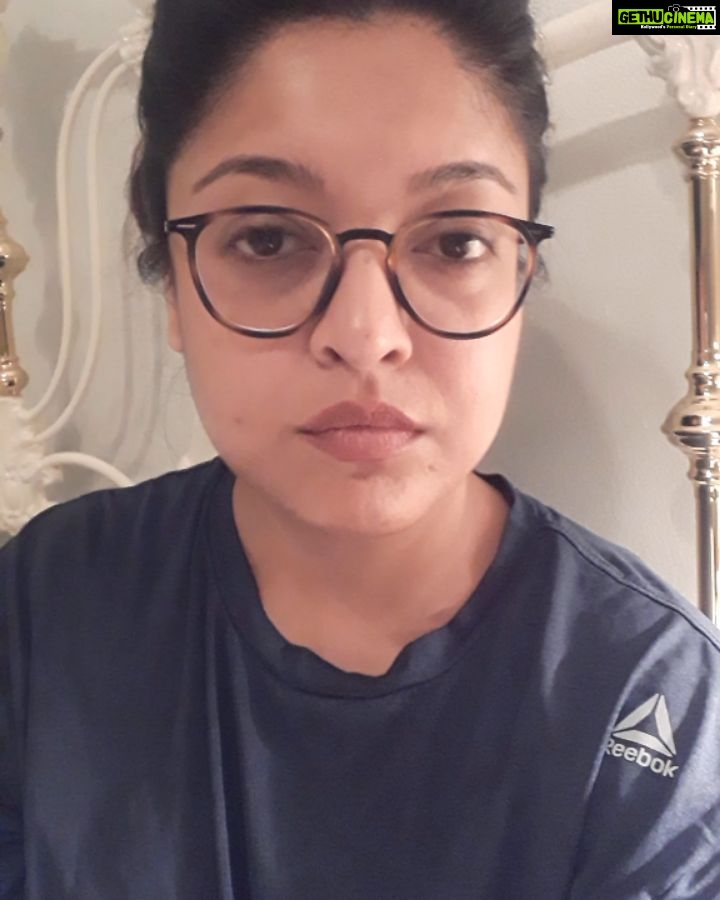 Tanushree Dutta Instagram - My reaction to the locust invasion!! Straight out of an apocalyptic movie this year 2020 feels like..I'm just like seriously?? What next?? Zombies and aliens?? Anyways check out the link in my instagram bio for a chance to get all zen by attending my online meditation workshop!! I'm sorry..doing all that I can to help myself and others out there...