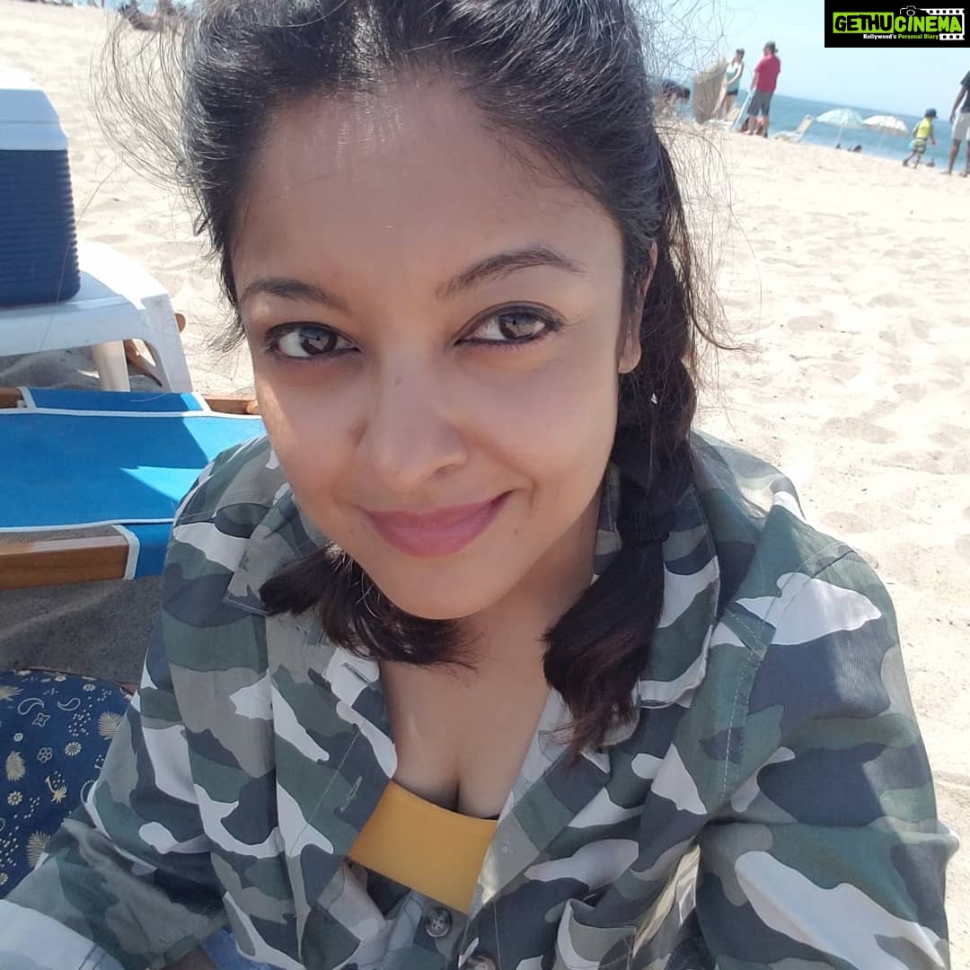Tanushree Dutta Instagram - When life throws lemons make lemonade! If you end up leaving the mountains behind then just enjoy the beach life!! I promise to keep rocking and rolling no matter where I'm at..and to always see the glass half full despite the challenges. No other way..just no other way to stay at peace with oneself. Take up whatever opportunities present themselves and make the most of whatever is available.I will chart my own path and create my own destiny! I will rise again...I know I will...because when you have nothing to lose you have nothing to fear!